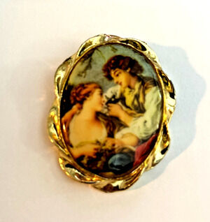 German 2" Oval Gold Tone Cameo Couple Courting Lovers Brooch Pin